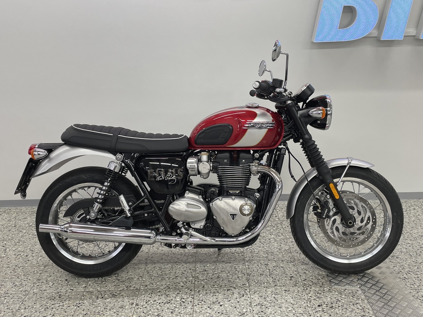 TRIUMPH BONNEVILLE 2024
