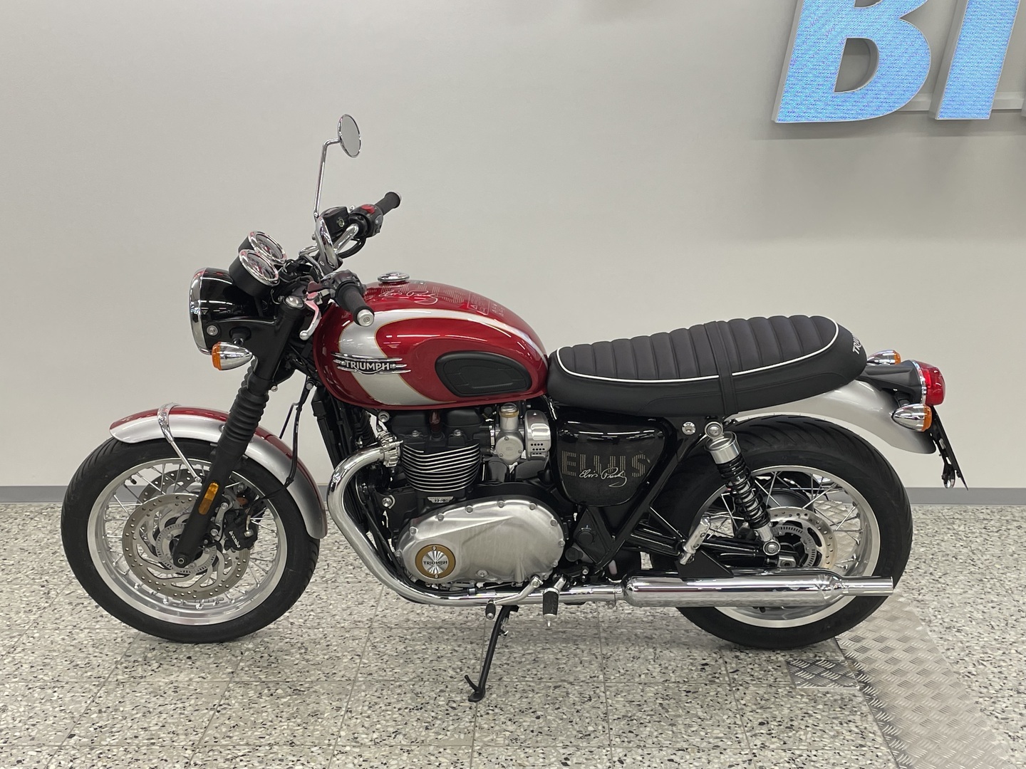 TRIUMPH BONNEVILLE 2024
