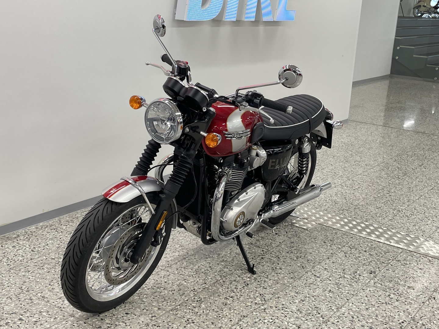 TRIUMPH BONNEVILLE 2024