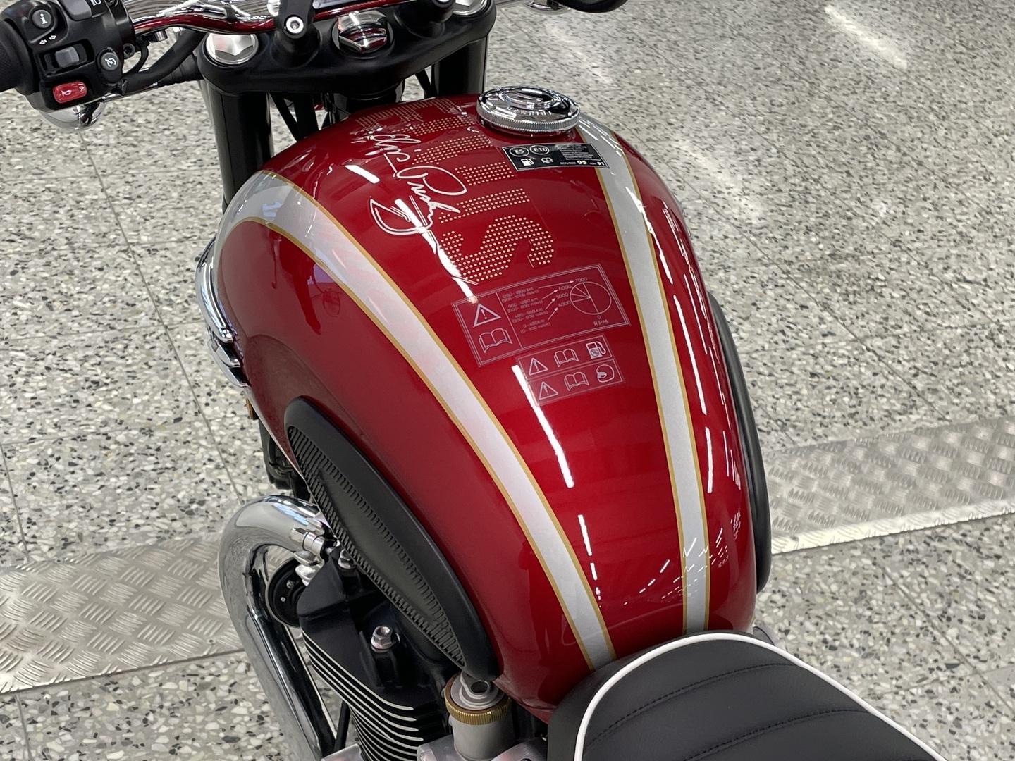 TRIUMPH BONNEVILLE 2024