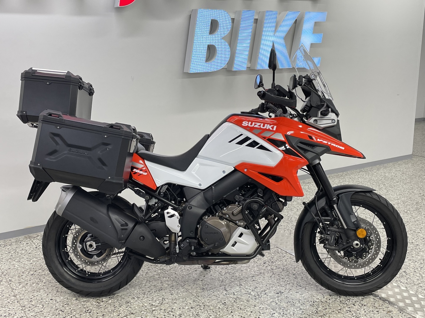 SUZUKI DL 2020