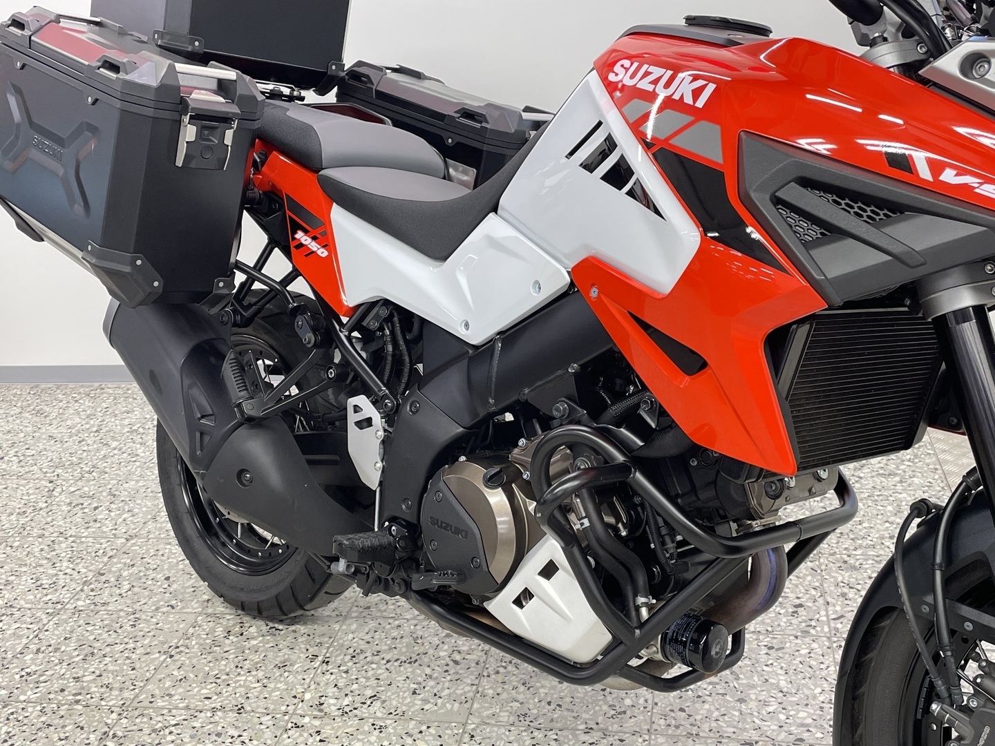 SUZUKI DL 2020