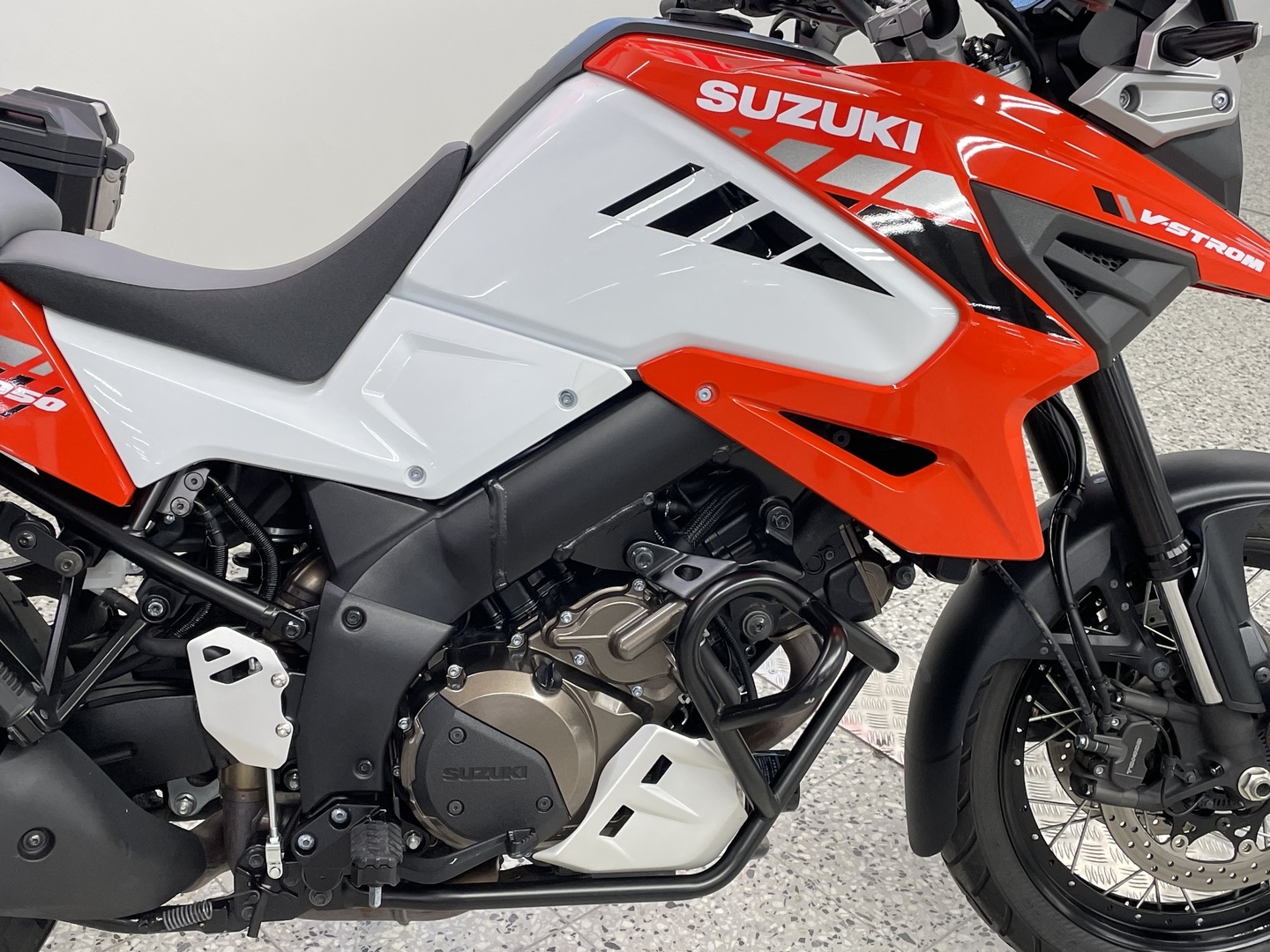 SUZUKI DL 2020