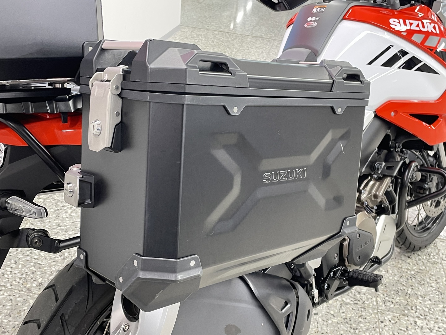 SUZUKI DL 2020