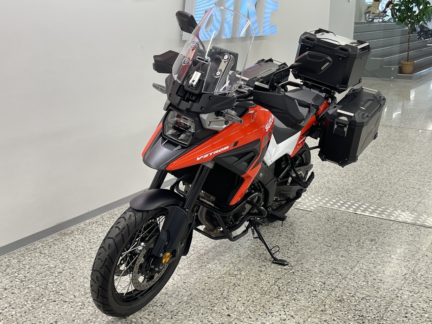 SUZUKI DL 2020
