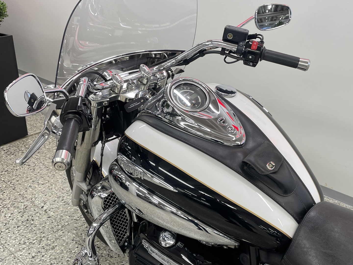 TRIUMPH ROCKET III 2011