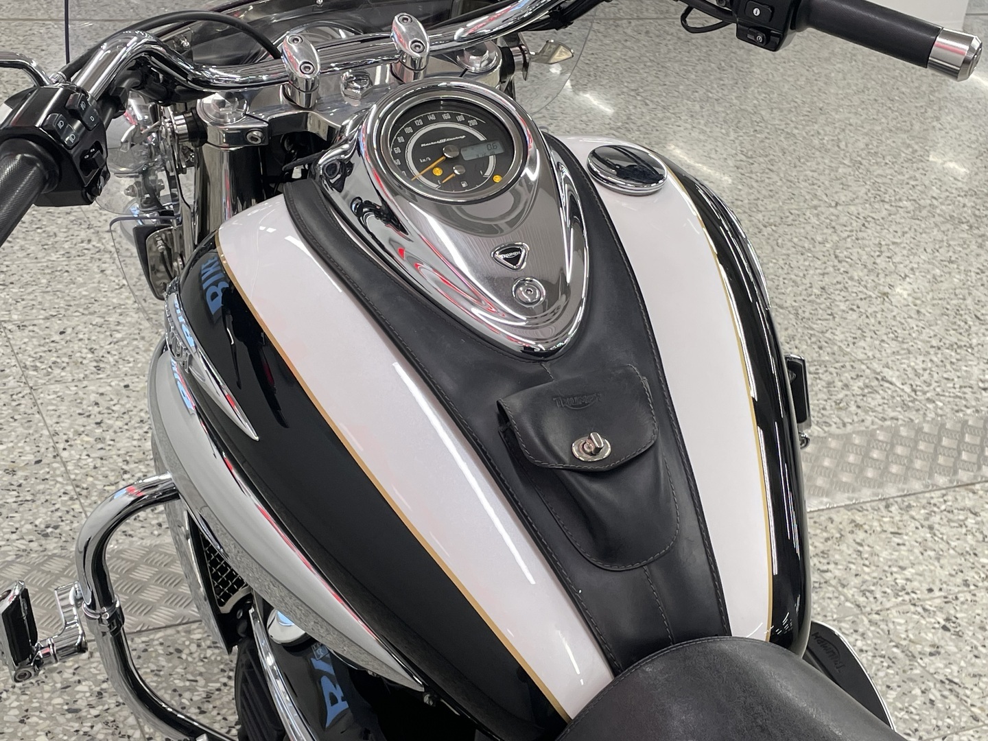 TRIUMPH ROCKET III 2011