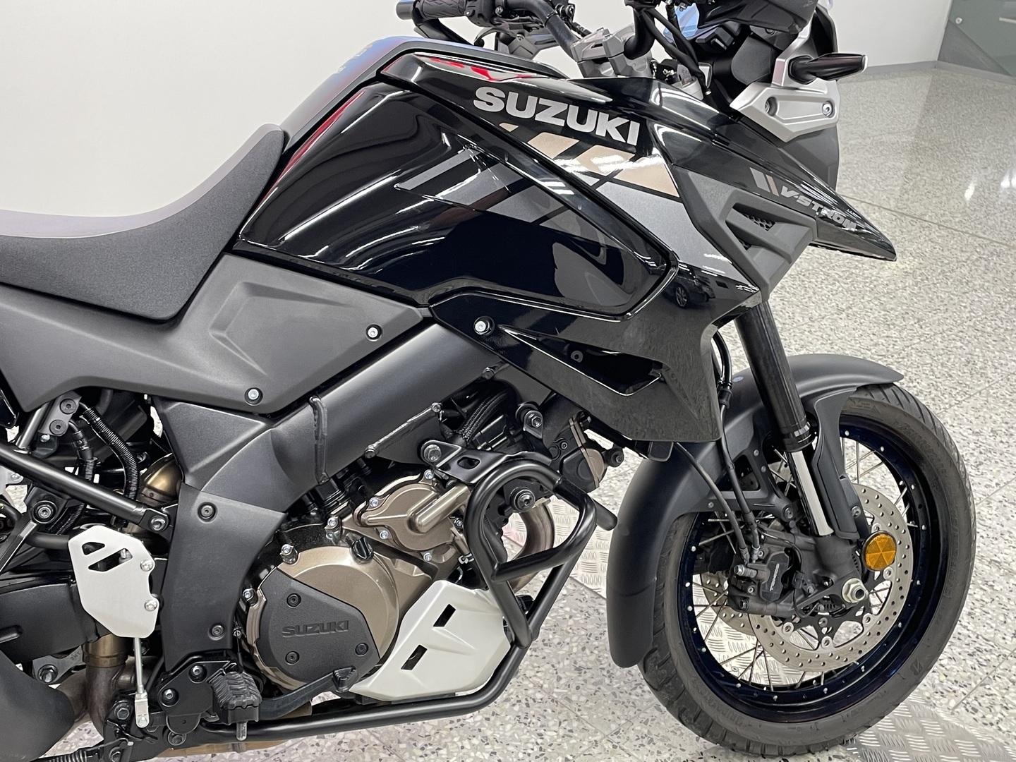 SUZUKI DL 2020