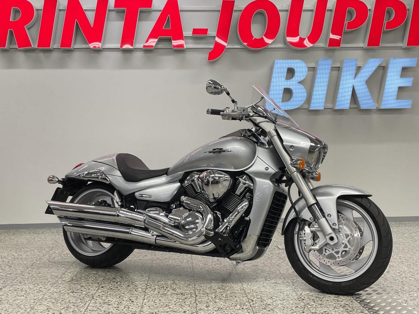 SUZUKI INTRUDER 2010