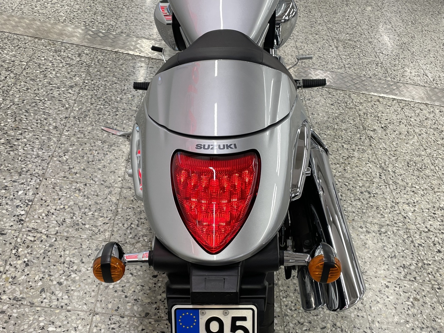 SUZUKI INTRUDER 2010