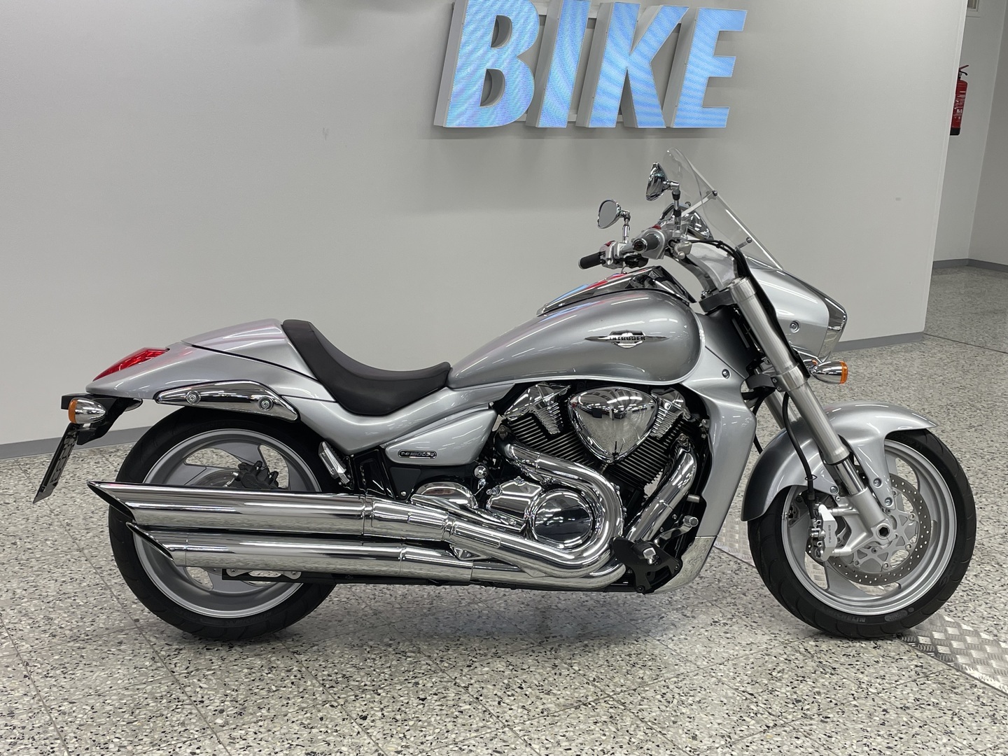 SUZUKI INTRUDER 2010