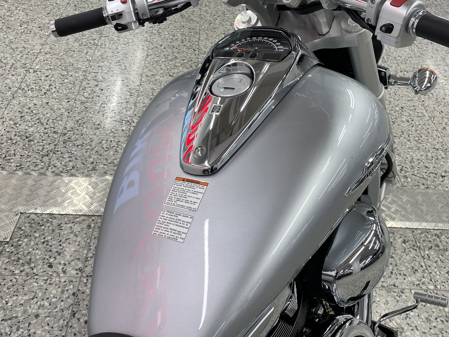 SUZUKI INTRUDER 2010