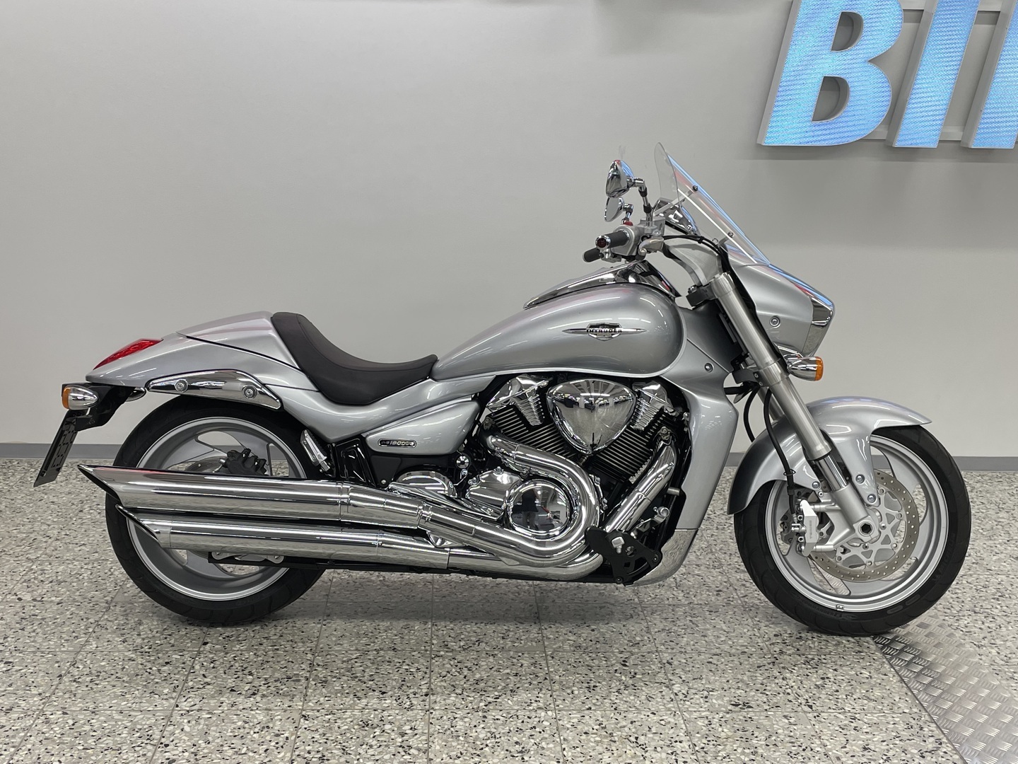 SUZUKI INTRUDER 2010