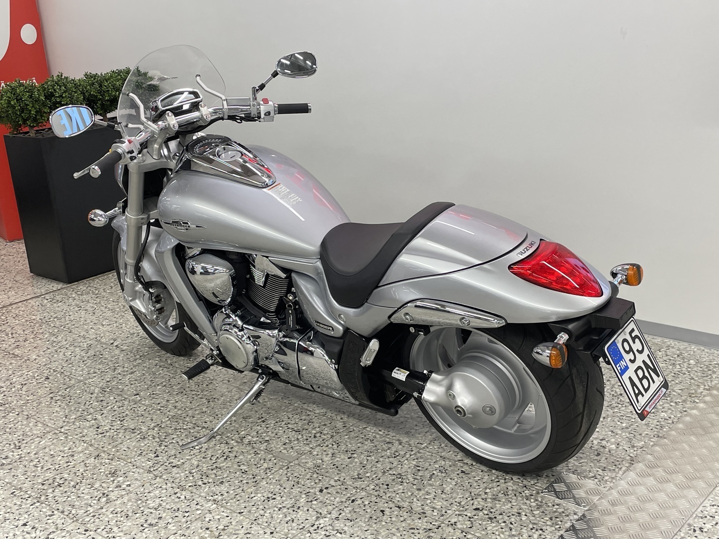 SUZUKI INTRUDER 2010