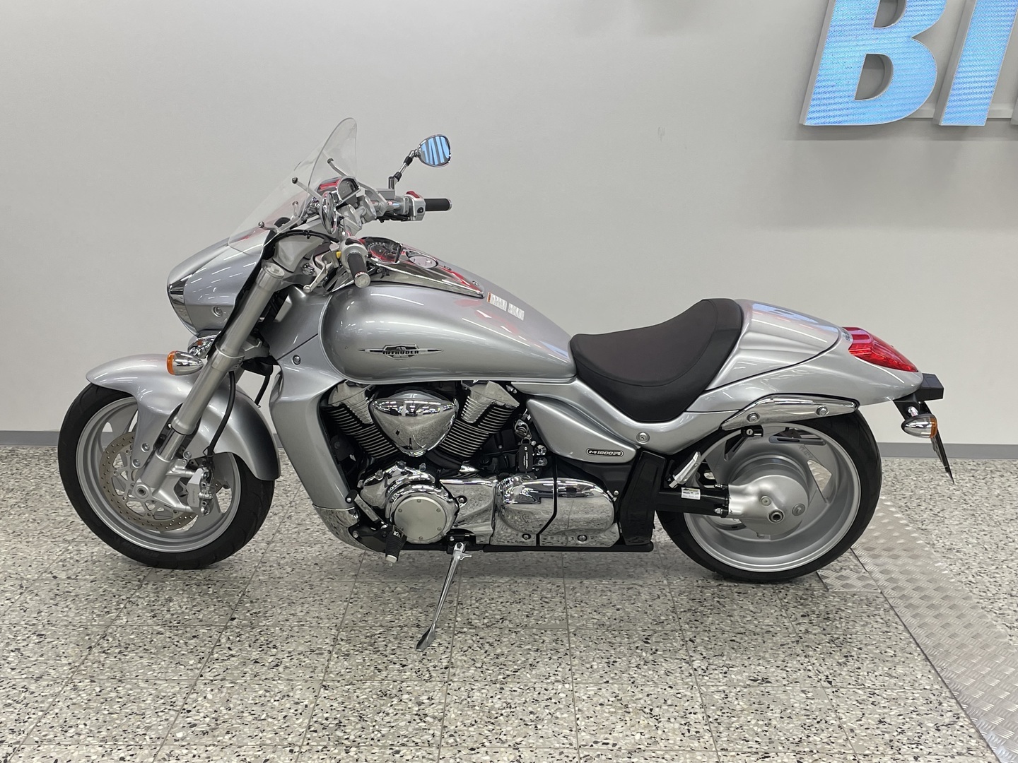 SUZUKI INTRUDER 2010