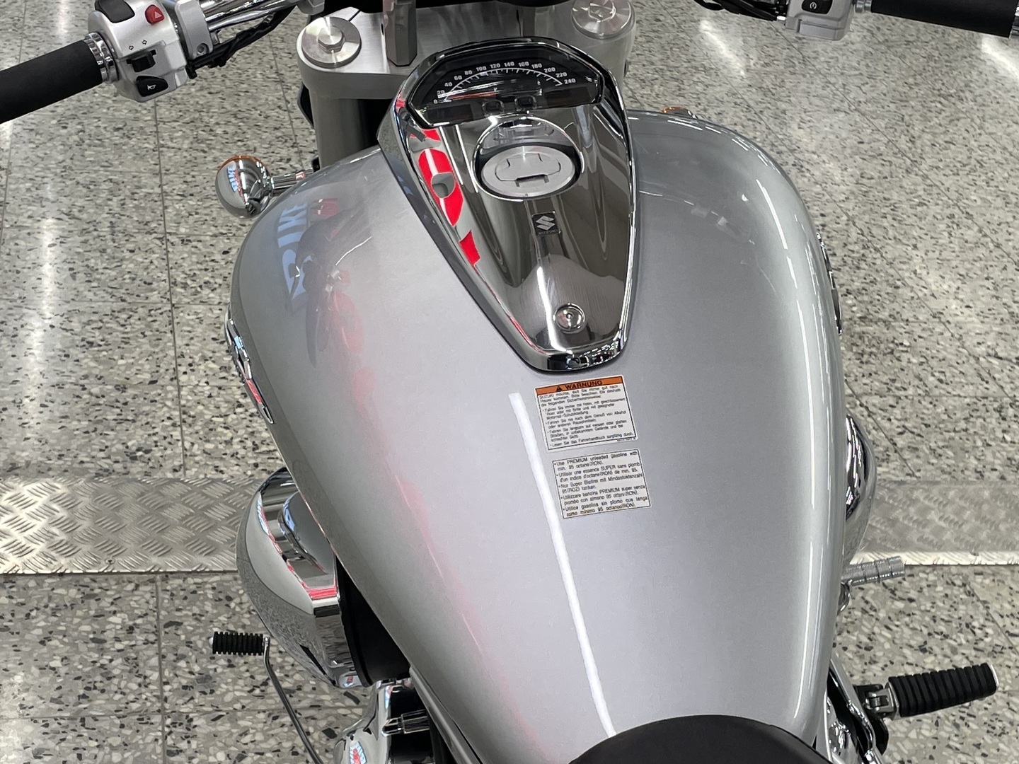 SUZUKI INTRUDER 2010