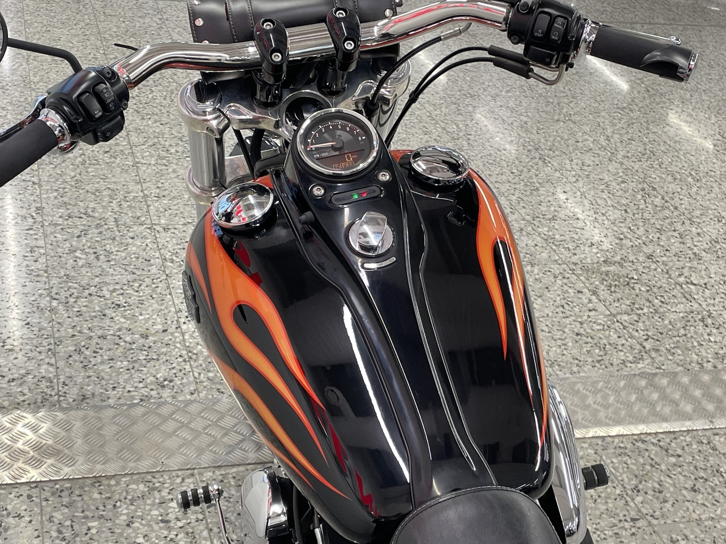 HARLEY-DAVIDSON DYNA 2011