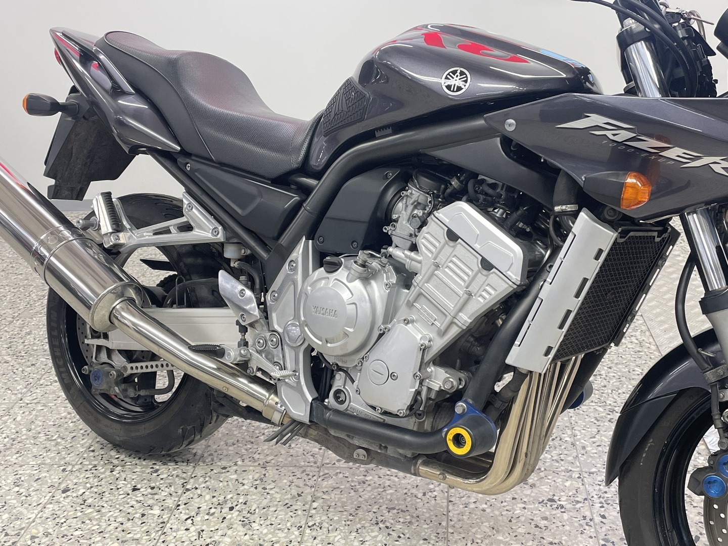 YAMAHA FZS 2005