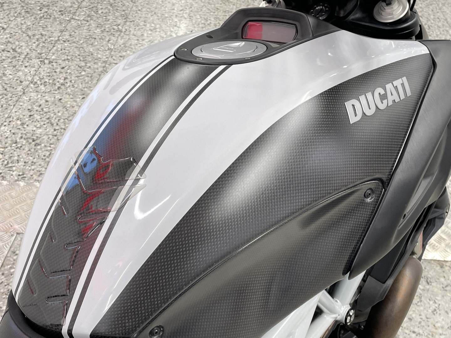 DUCATI DIAVEL 2014