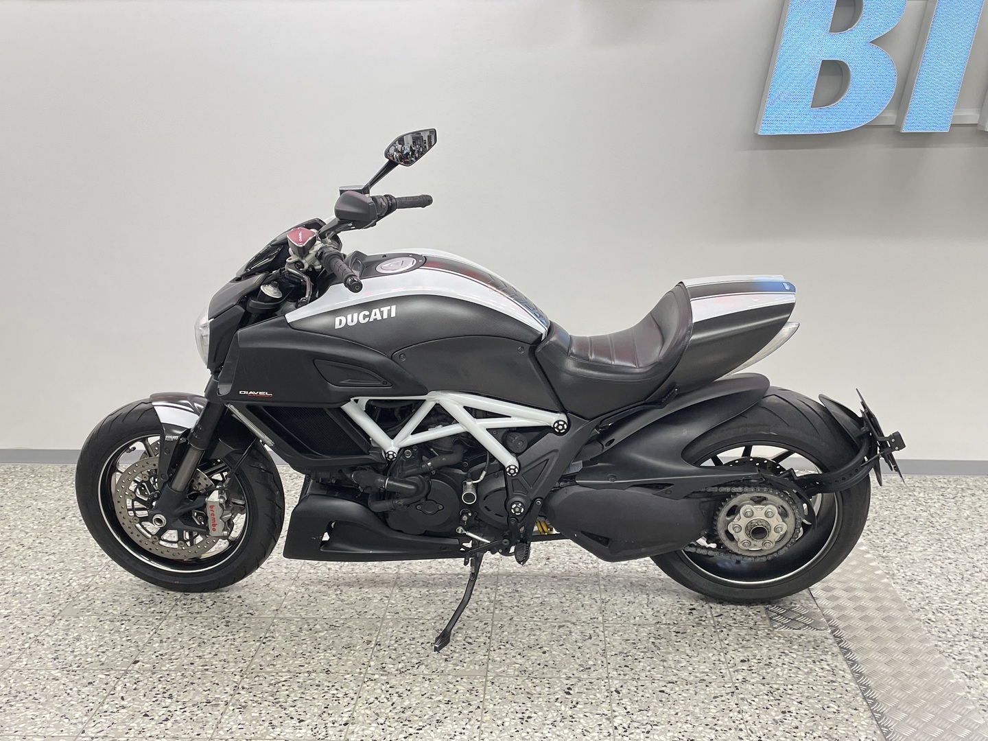 DUCATI DIAVEL 2014