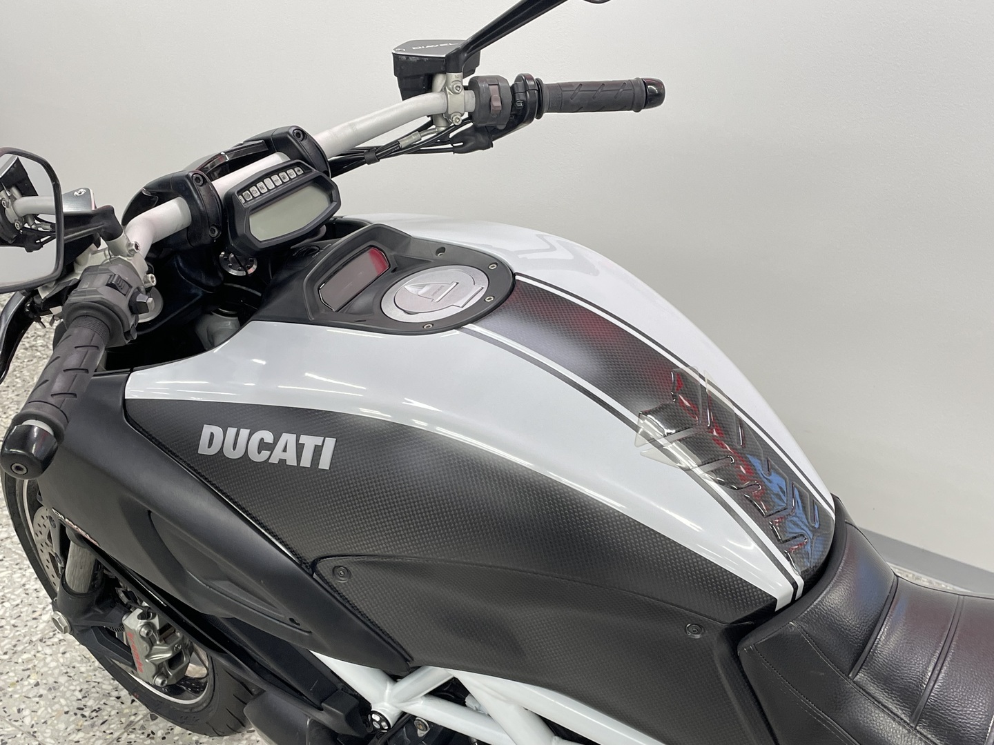DUCATI DIAVEL 2014