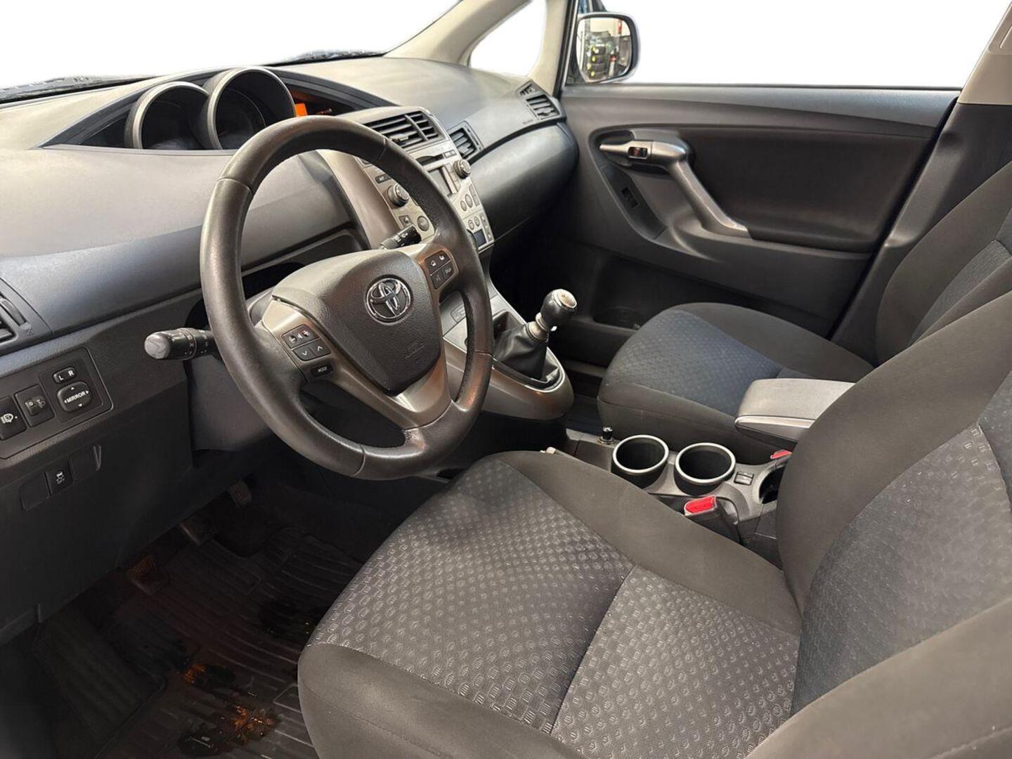 TOYOTA Verso 2010