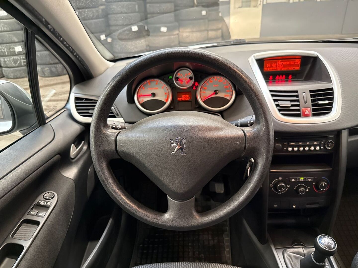 PEUGEOT 207 2010