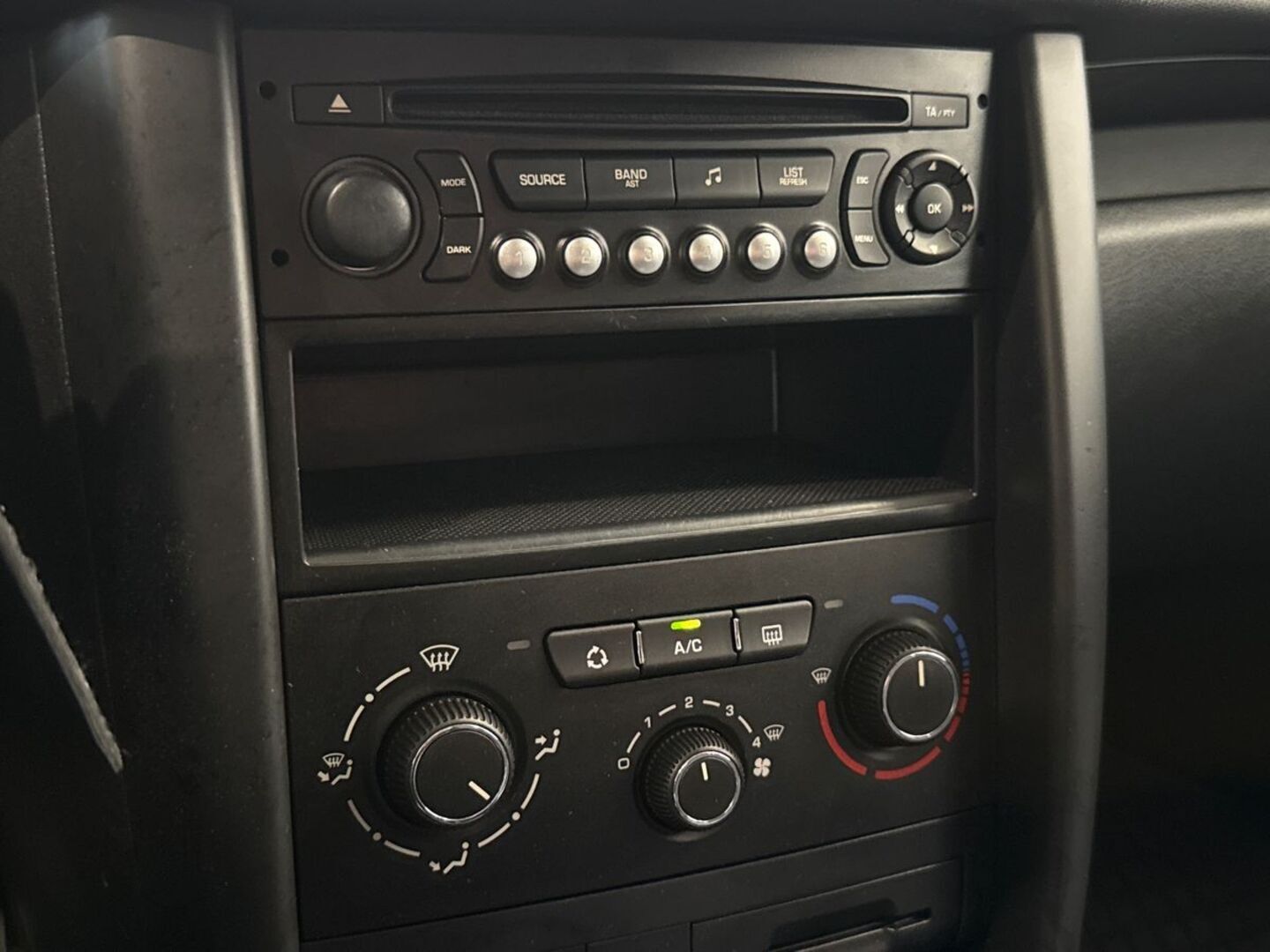 PEUGEOT 207 2010