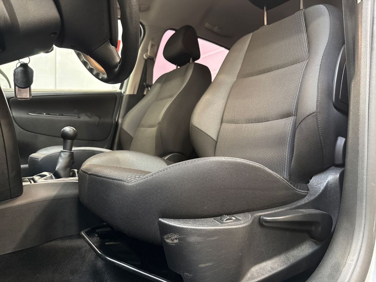 PEUGEOT 207 2010
