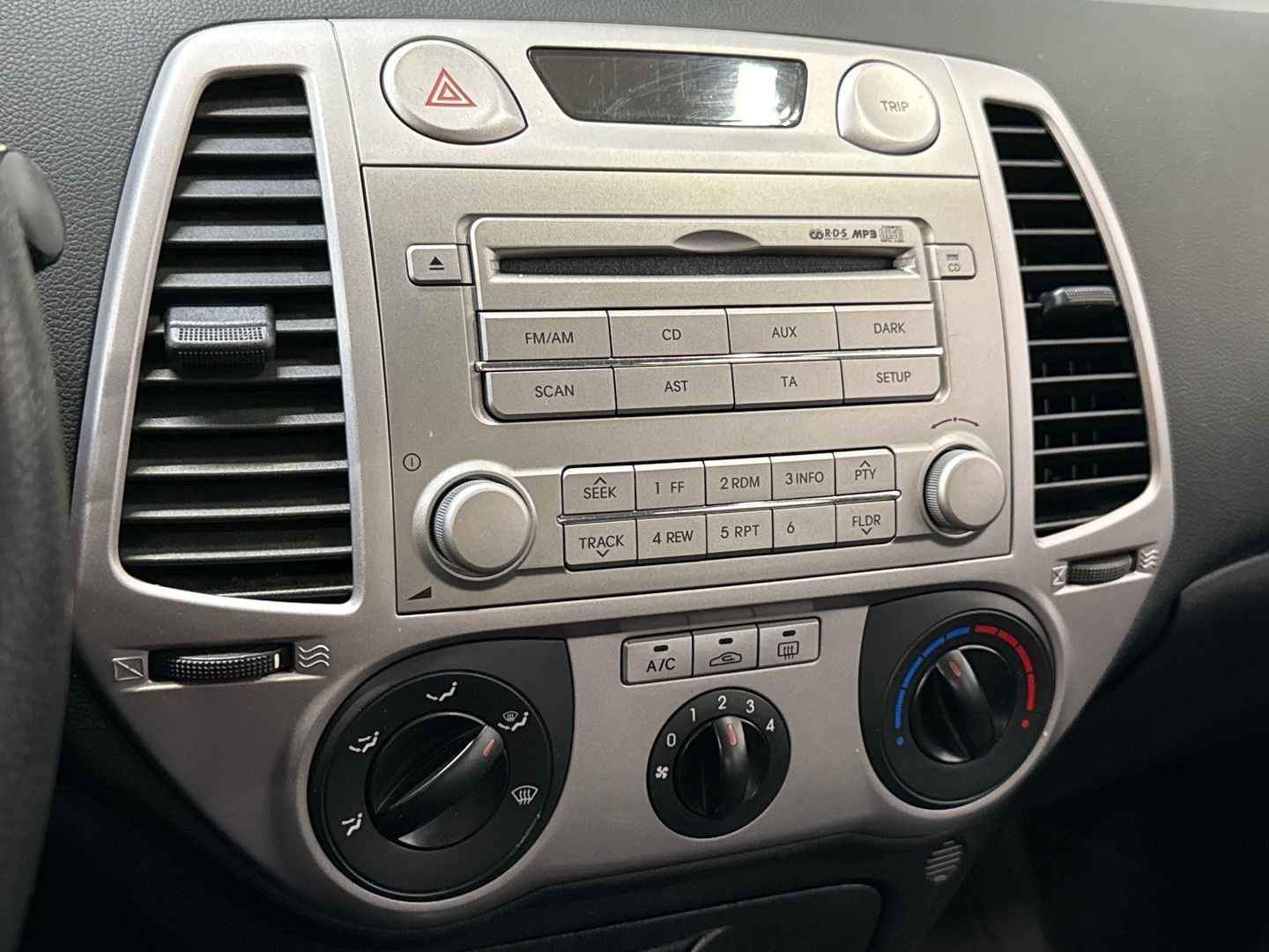 HYUNDAI i20 2011