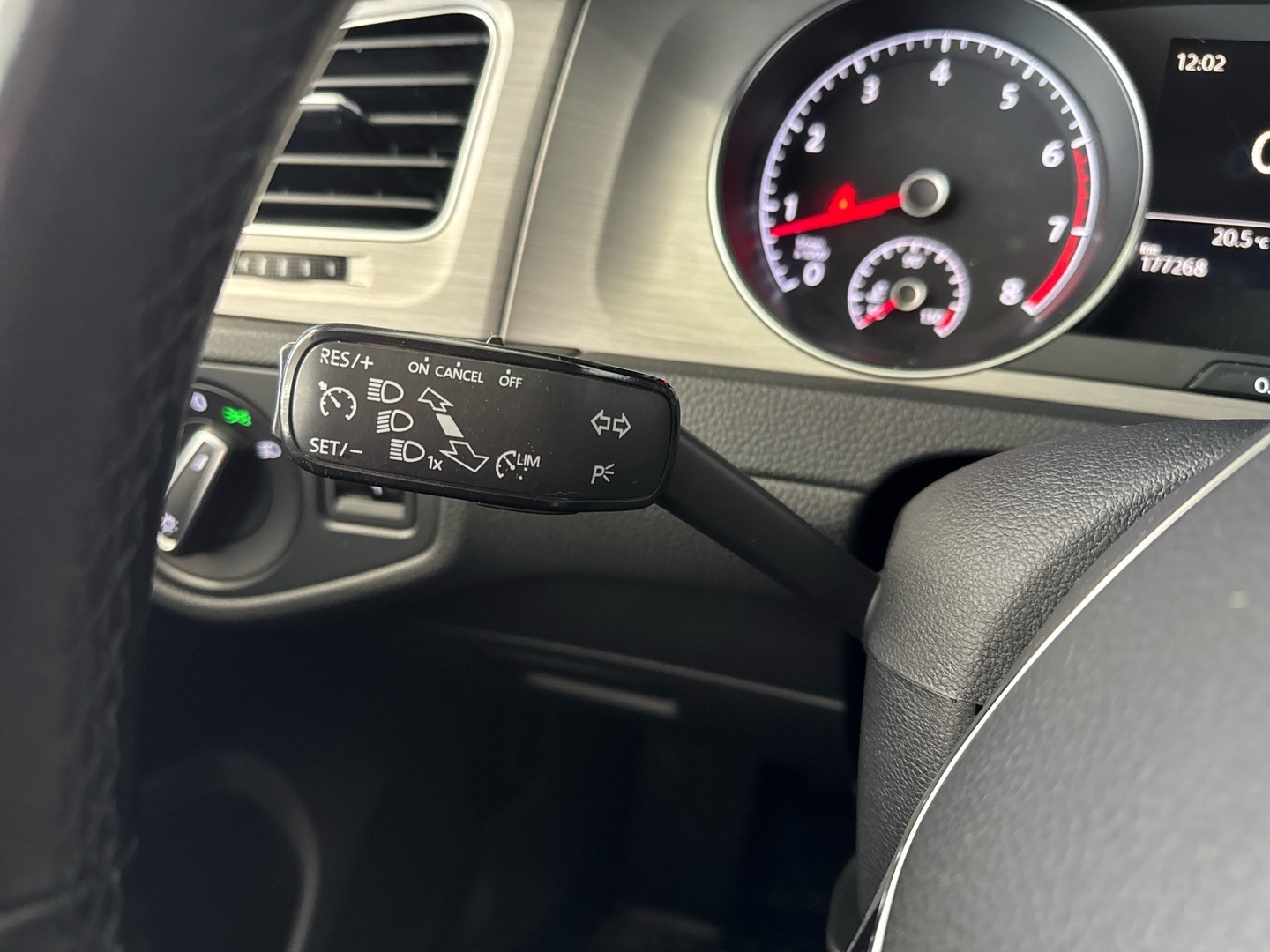 VOLKSWAGEN Golf 2014