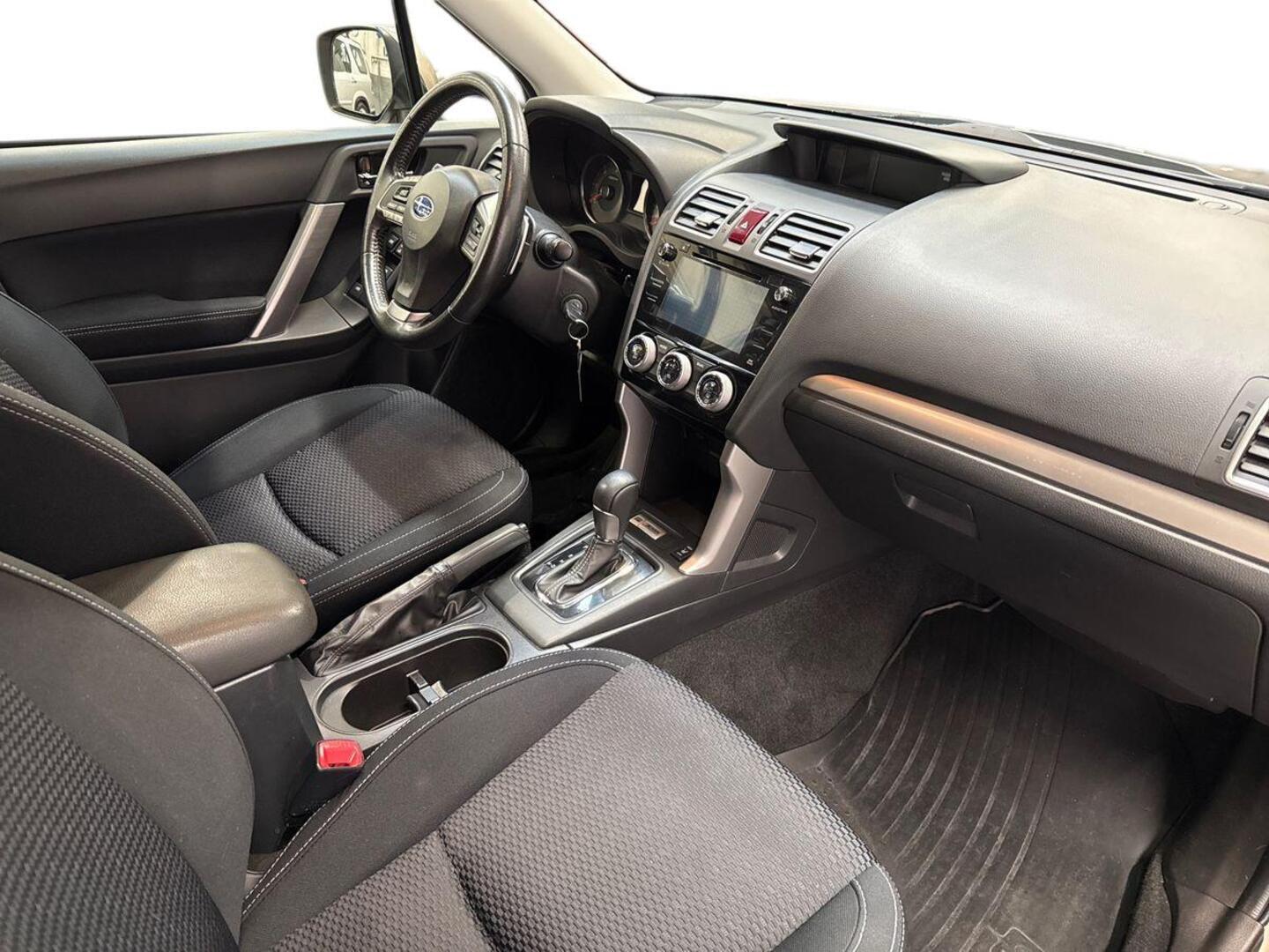SUBARU Forester 2015