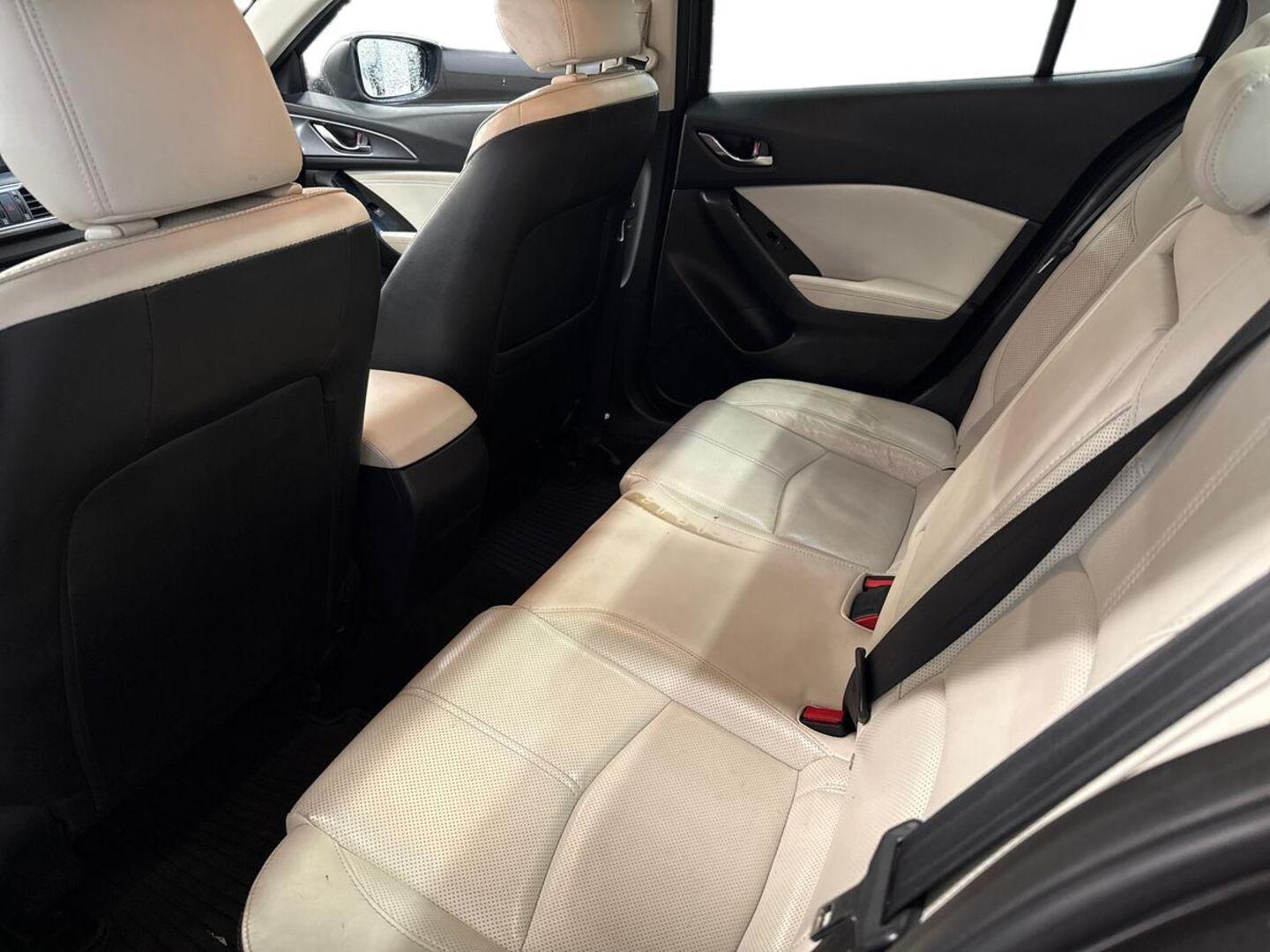 MAZDA Mazda3 2017