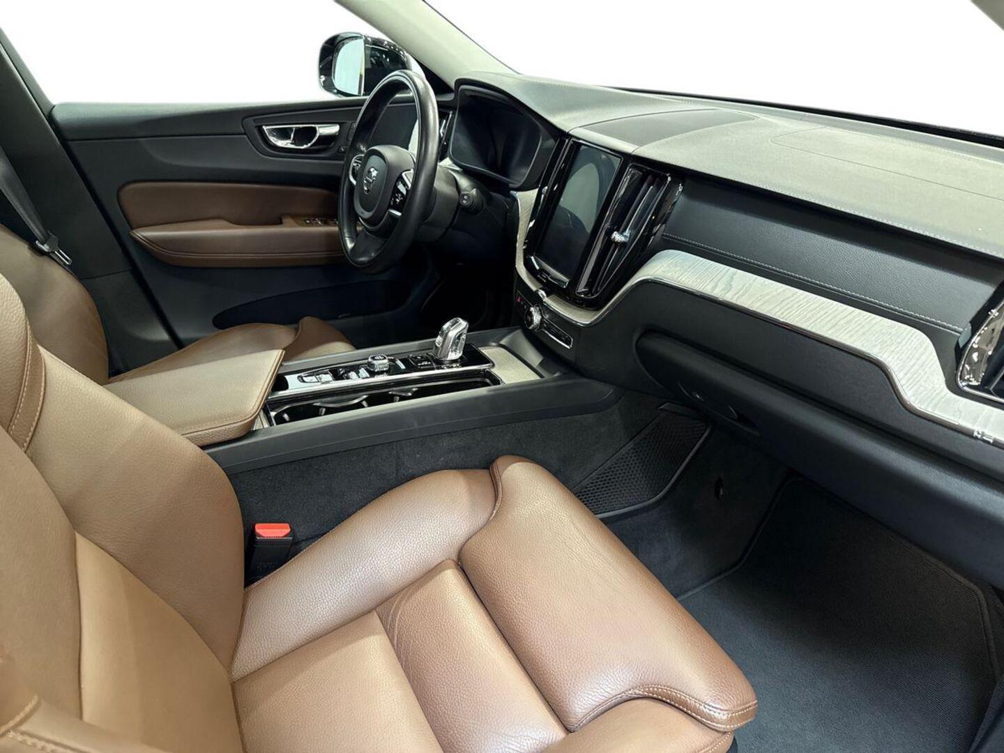 VOLVO XC60 2019