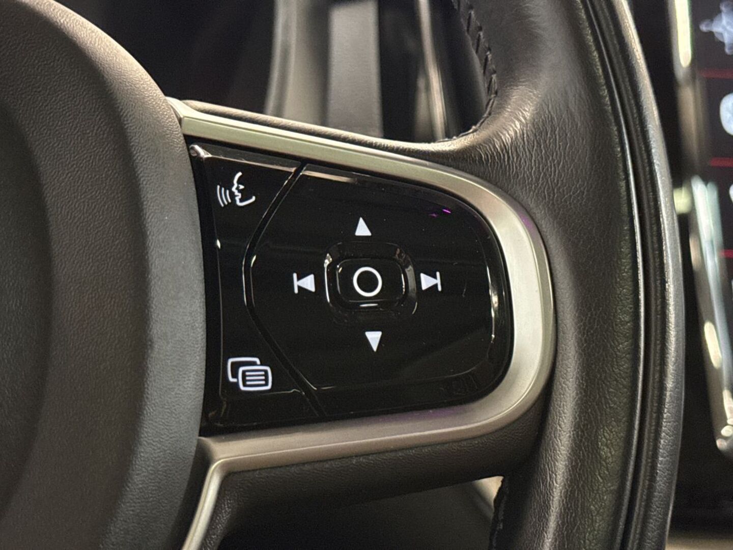 VOLVO XC60 2019