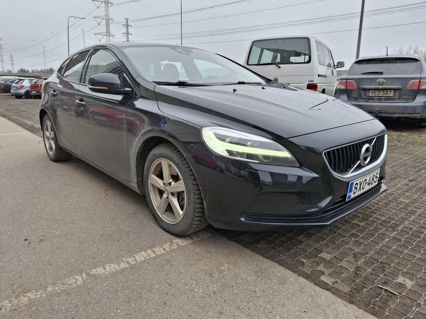 VOLVO V40 2020