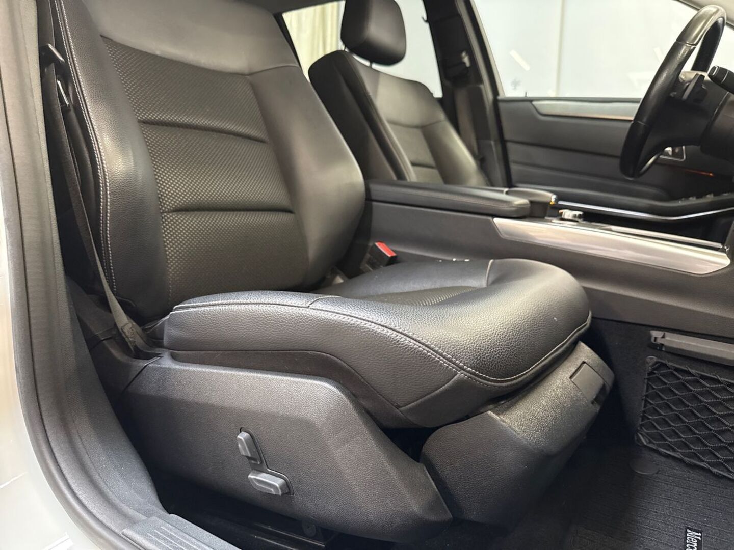 MERCEDES-BENZ E 2015