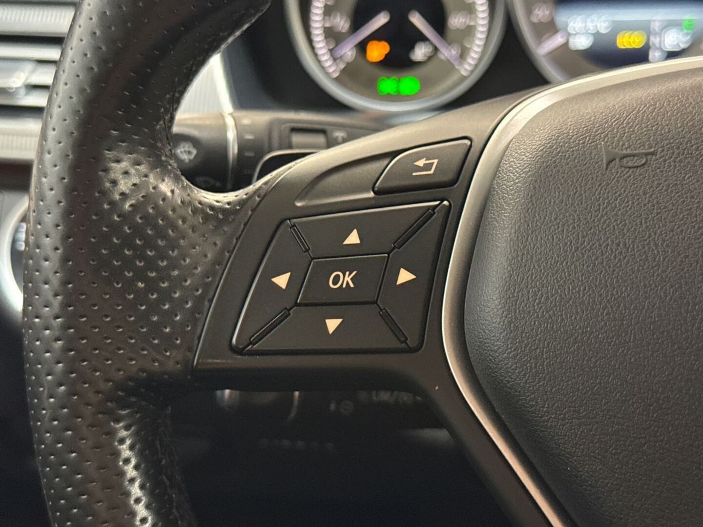 MERCEDES-BENZ E 2015