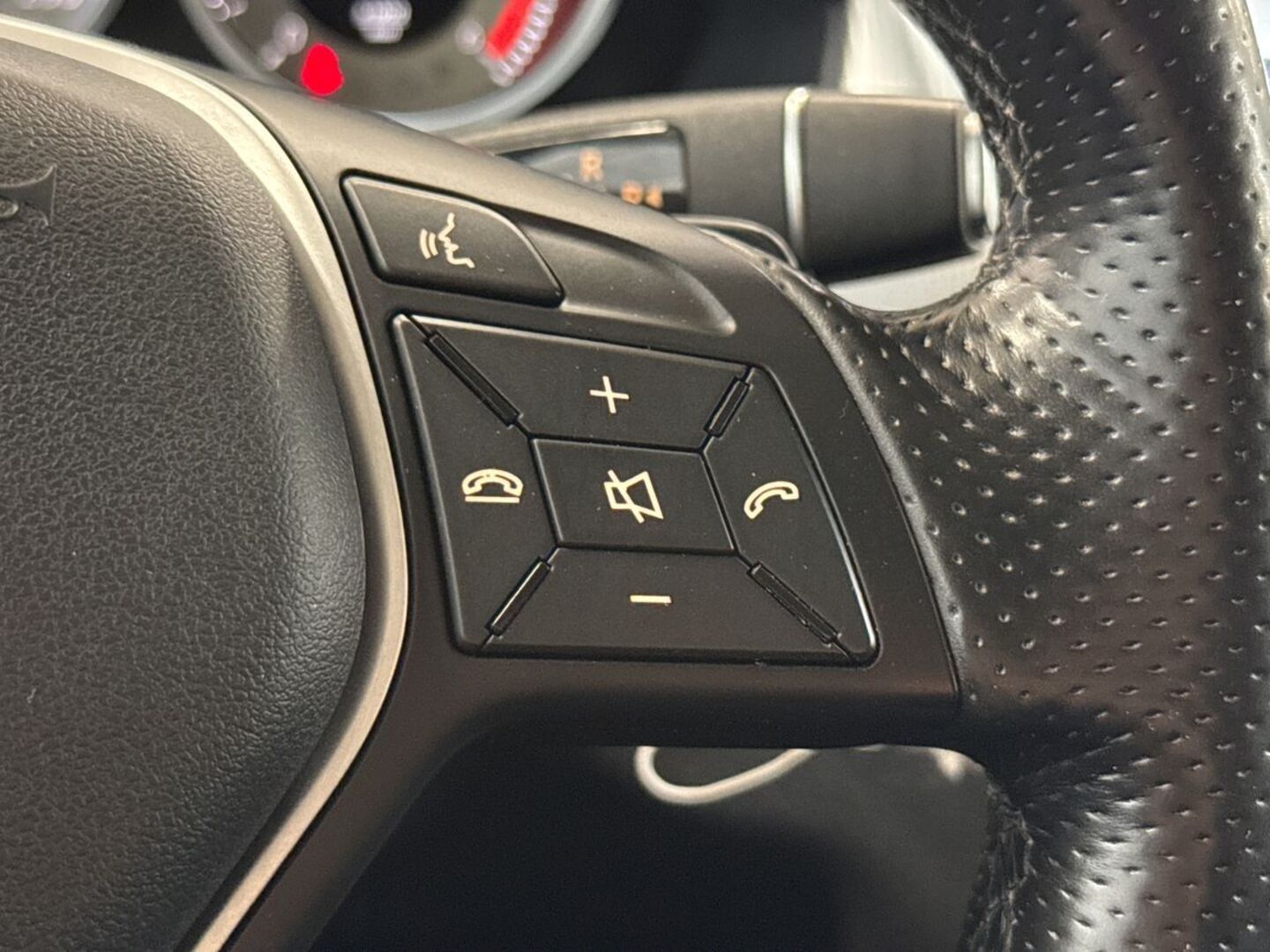 MERCEDES-BENZ E 2015