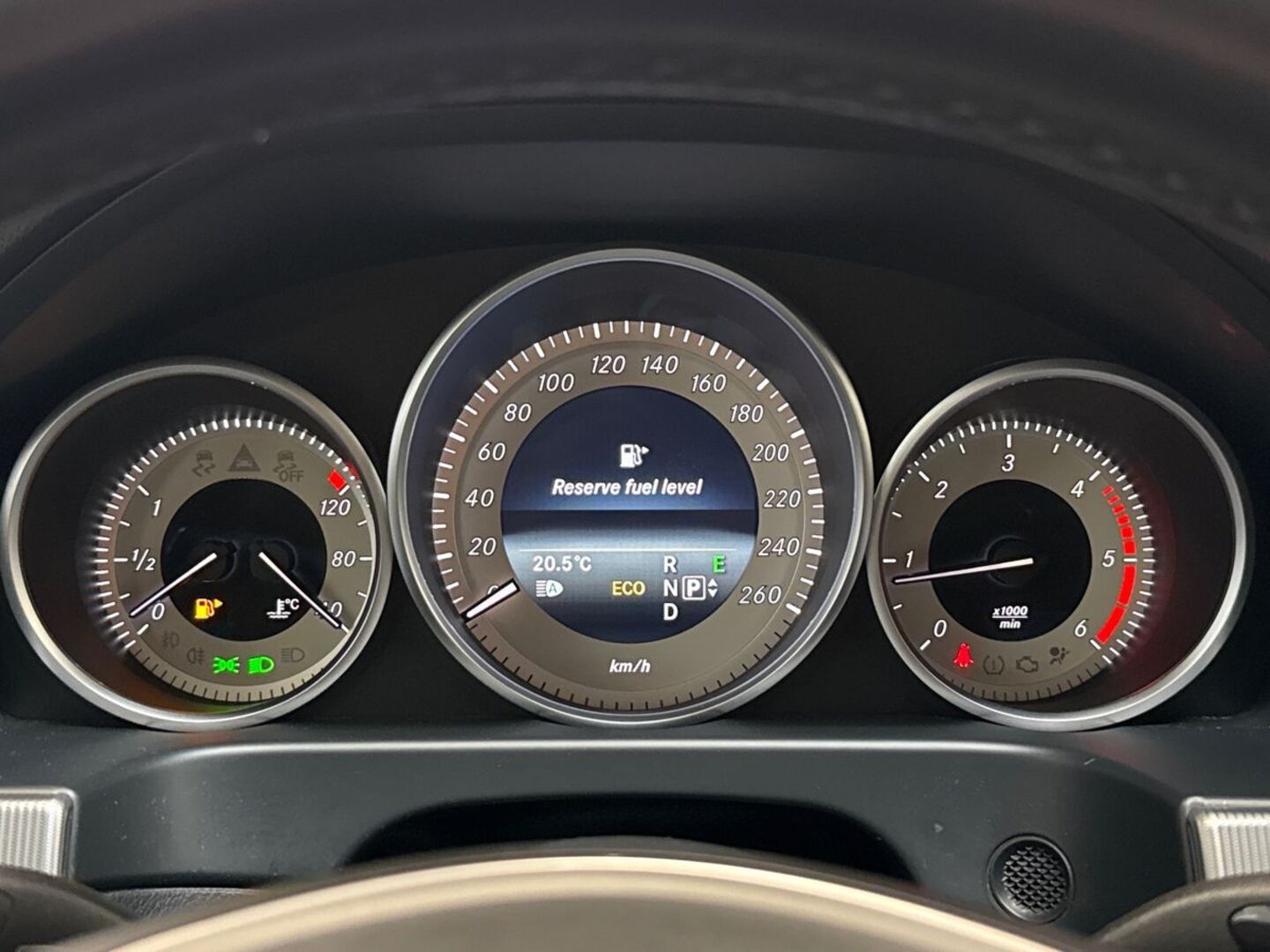 MERCEDES-BENZ E 2015