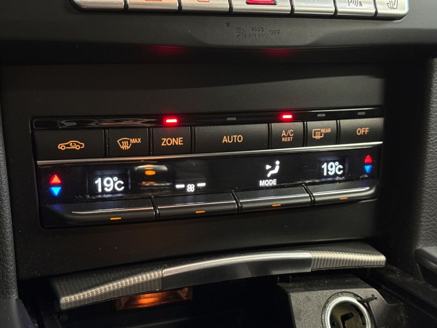 MERCEDES-BENZ E 2015