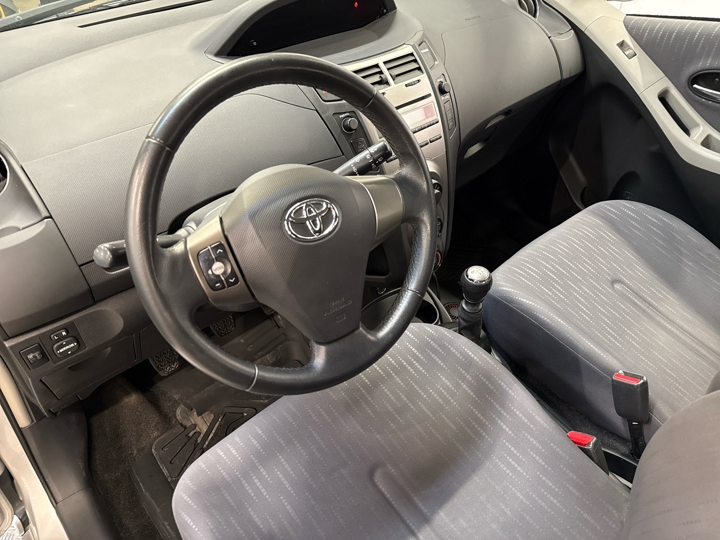 TOYOTA Yaris 2009