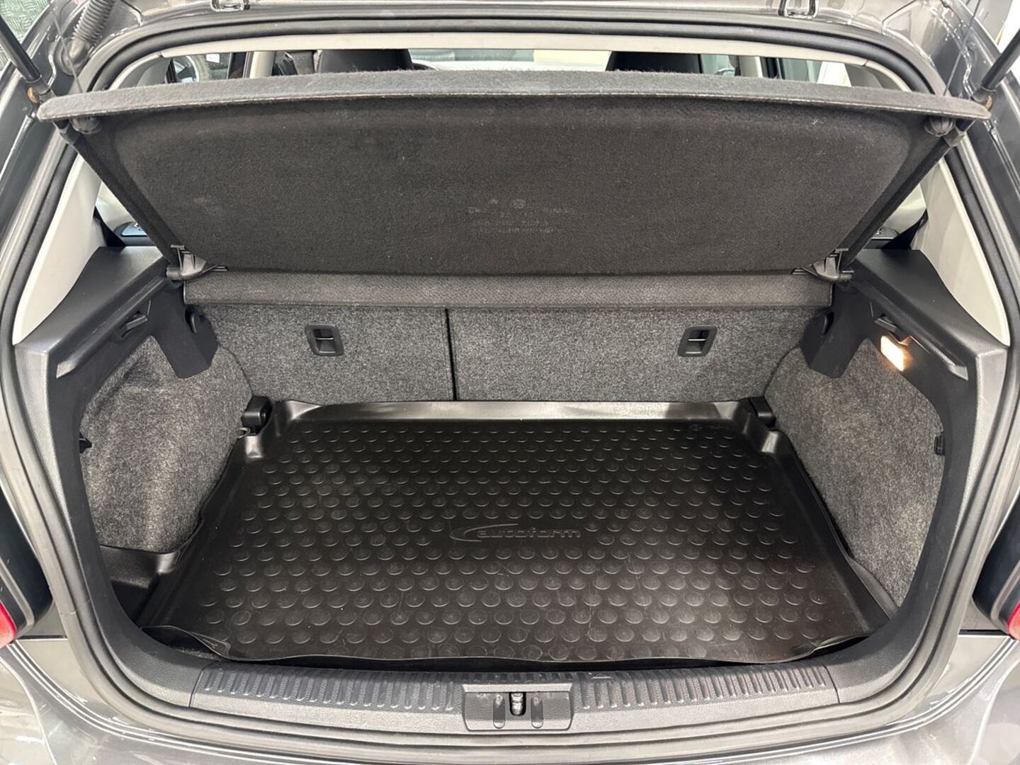 VOLKSWAGEN Polo 2010