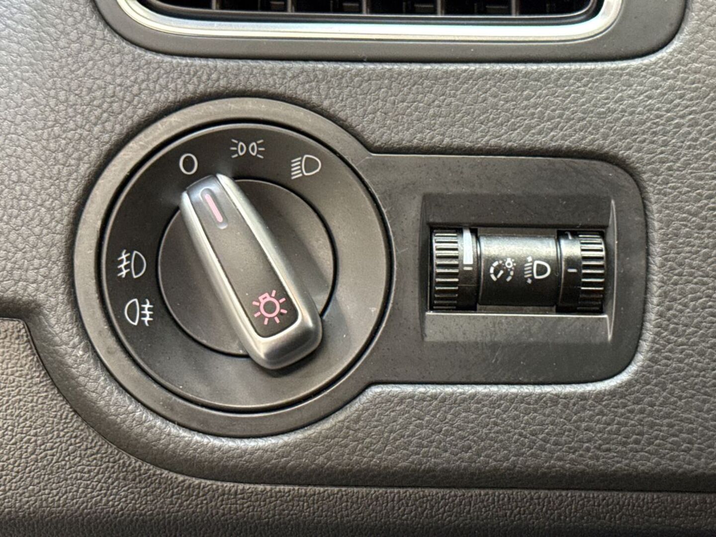 VOLKSWAGEN Polo 2010