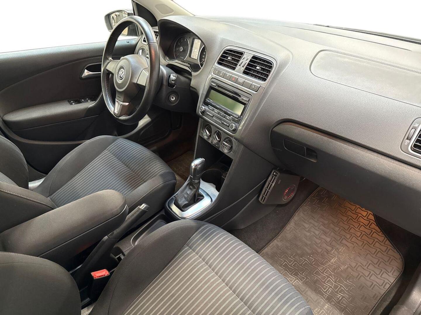 VOLKSWAGEN Polo 2010