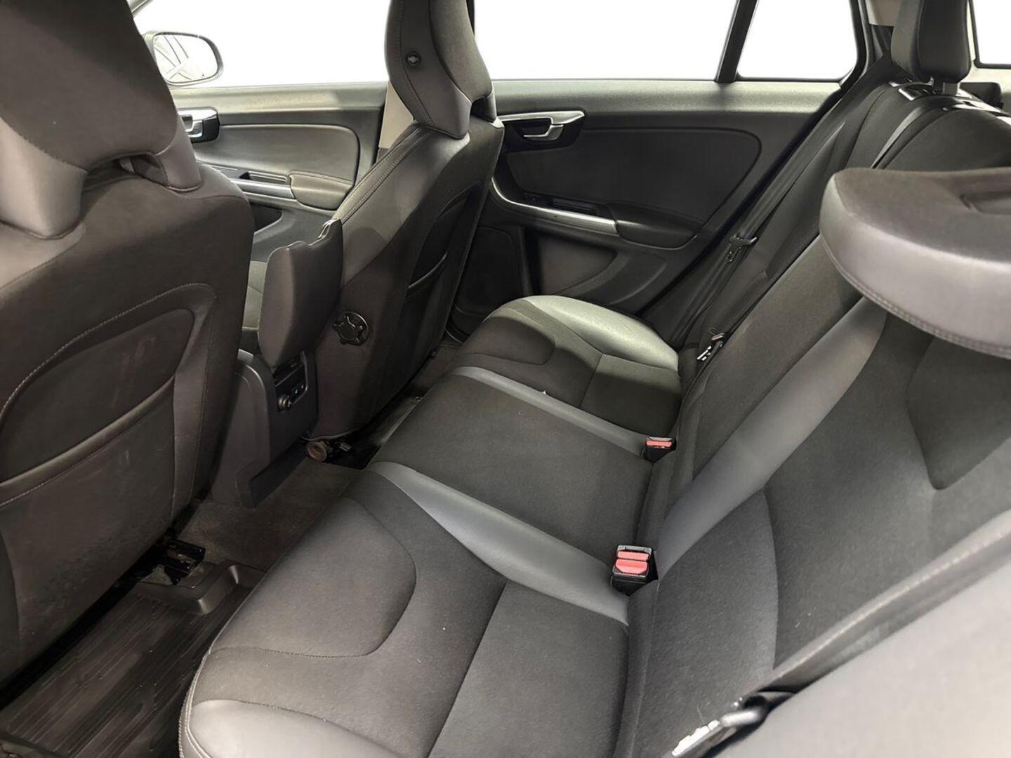 VOLVO V60 2012