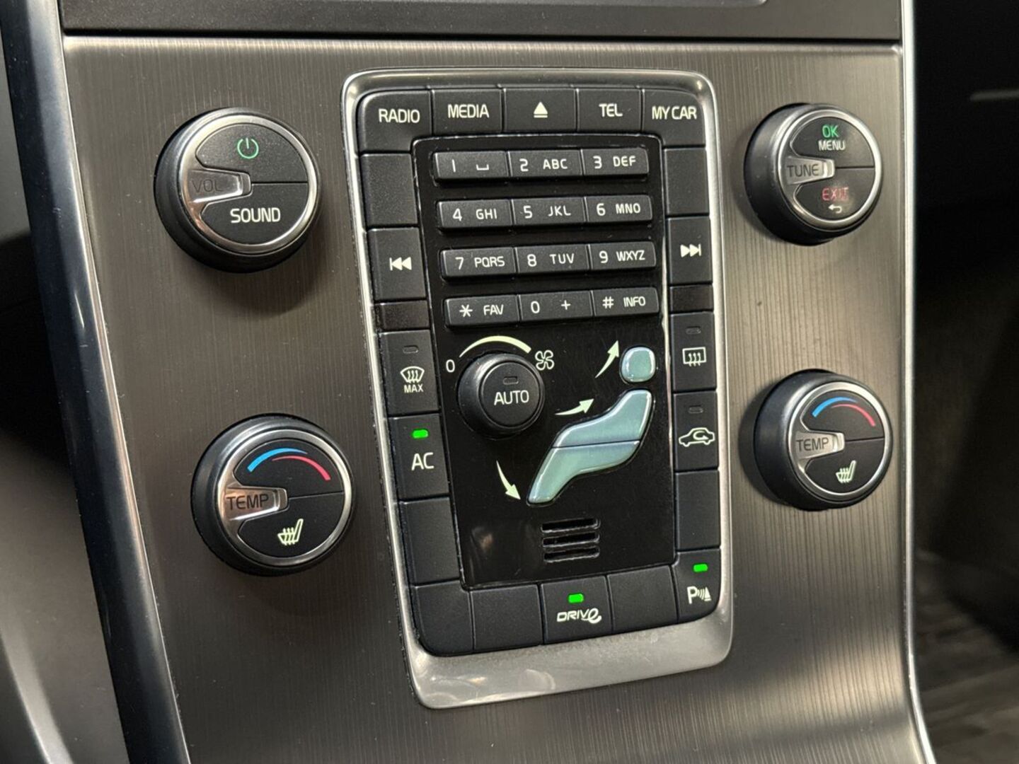 VOLVO V60 2012