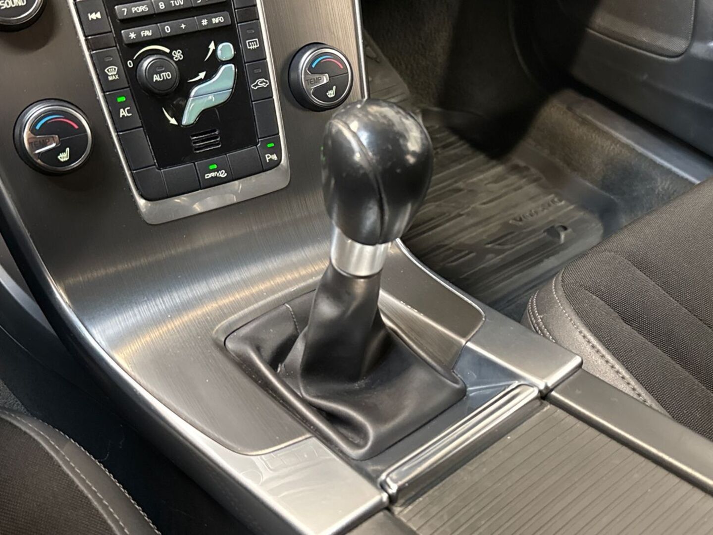 VOLVO V60 2012