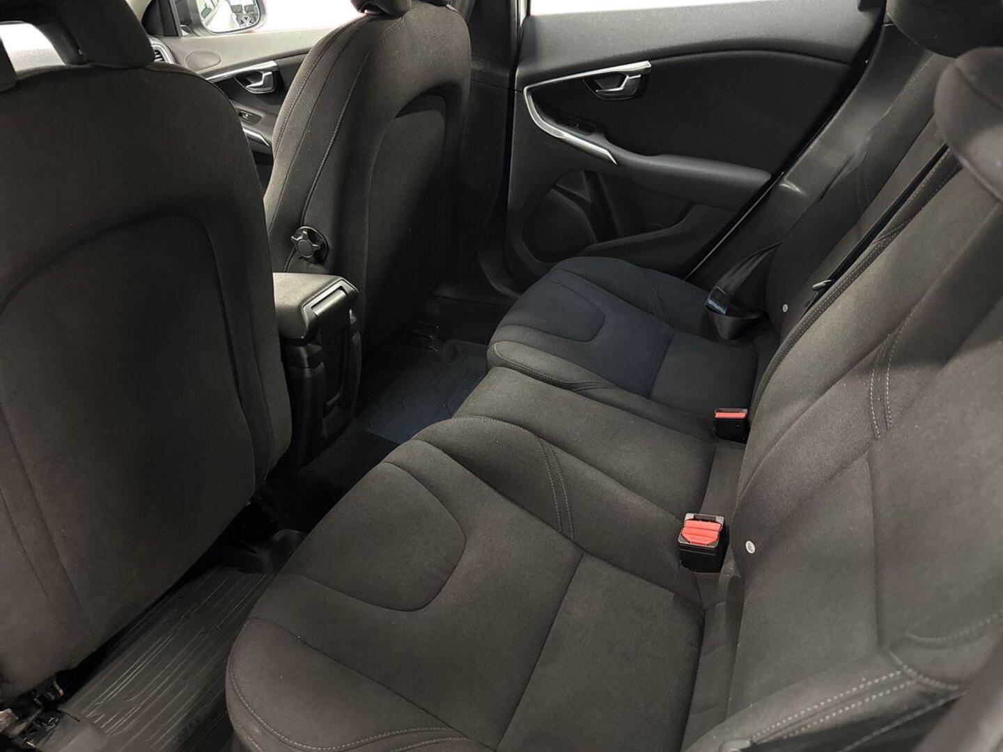 VOLVO V40 Cross Country 10