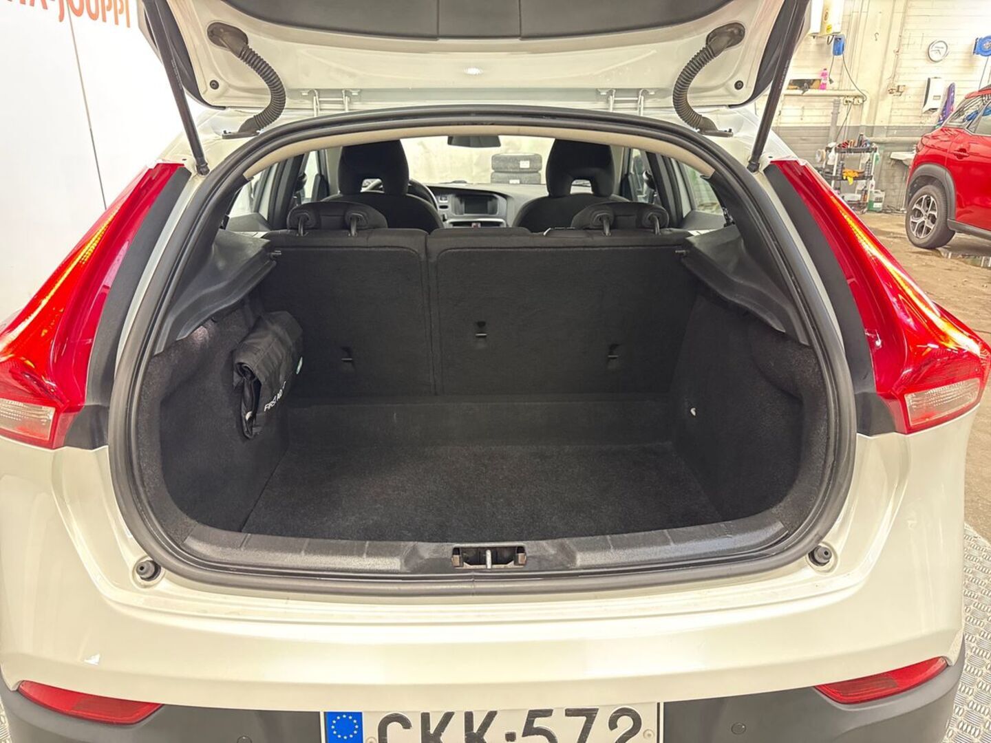 VOLVO V40 Cross Country 11
